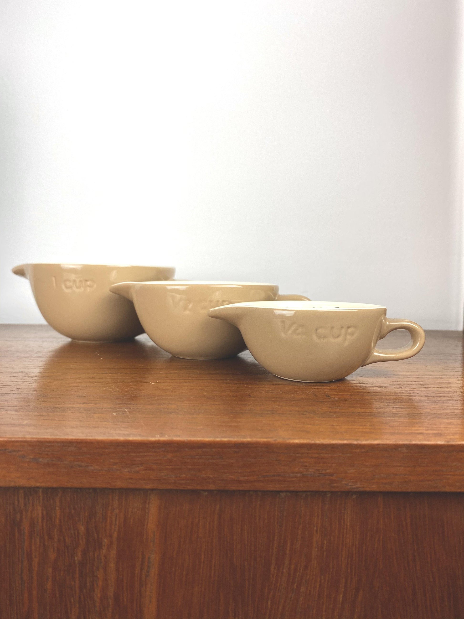 Mason cash taupe brown measuring cups. Set of three - Zoo Lane