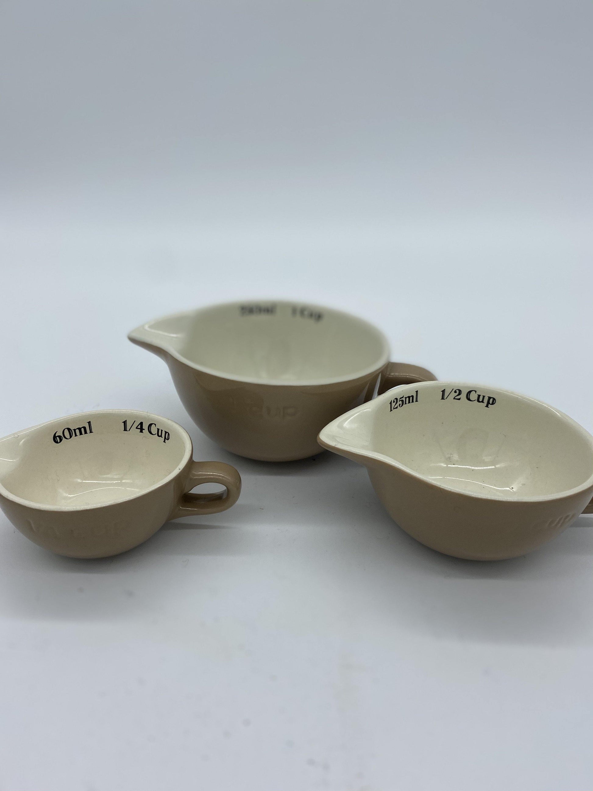 Mason cash taupe brown measuring cups. Set of three - Zoo Lane
