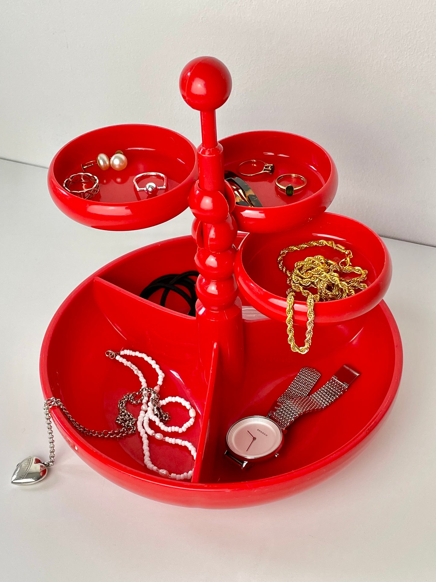 Retro orange/red Esma snack/trinket tower