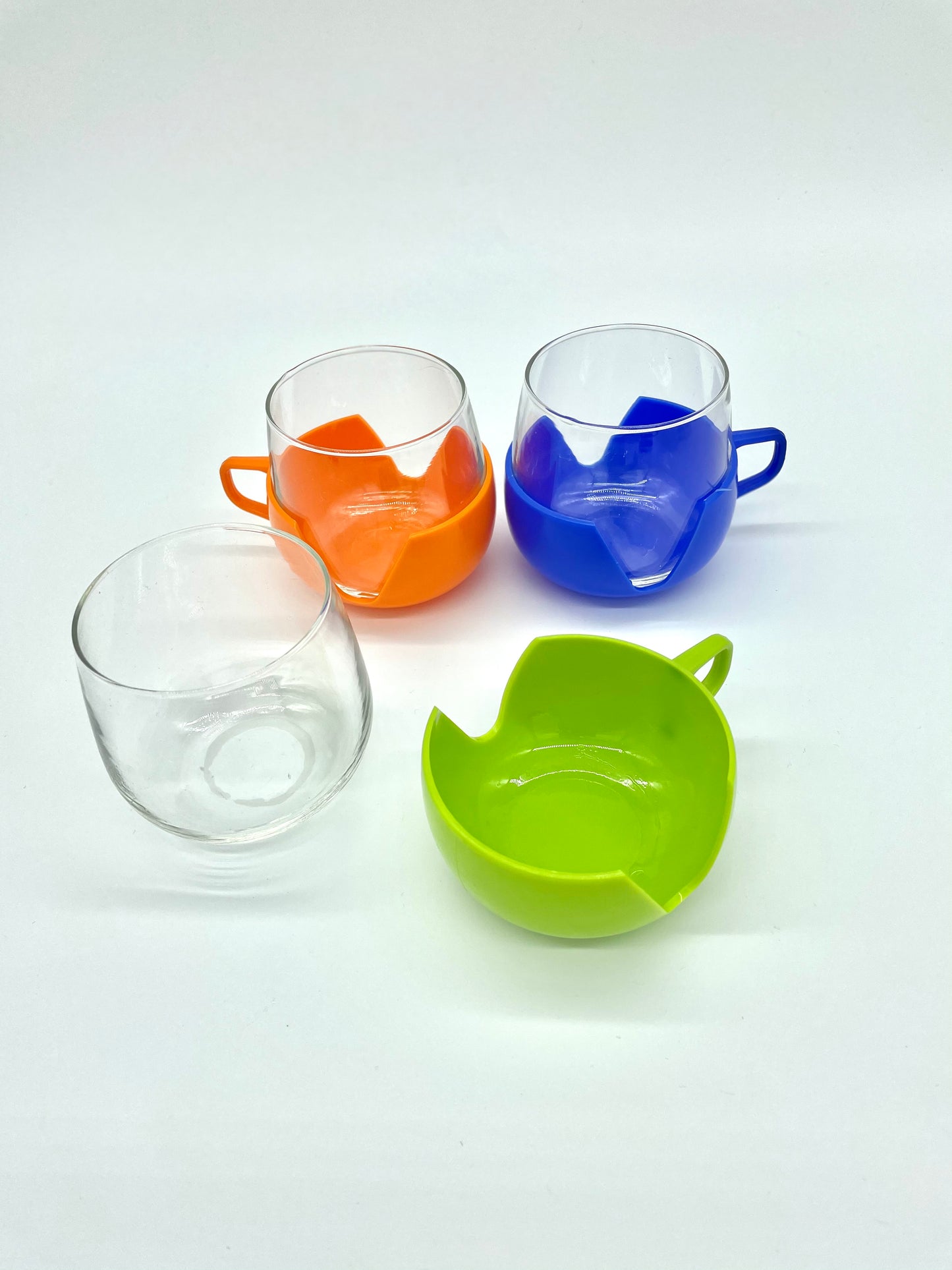 Set of 3 retro glass Holland mugs