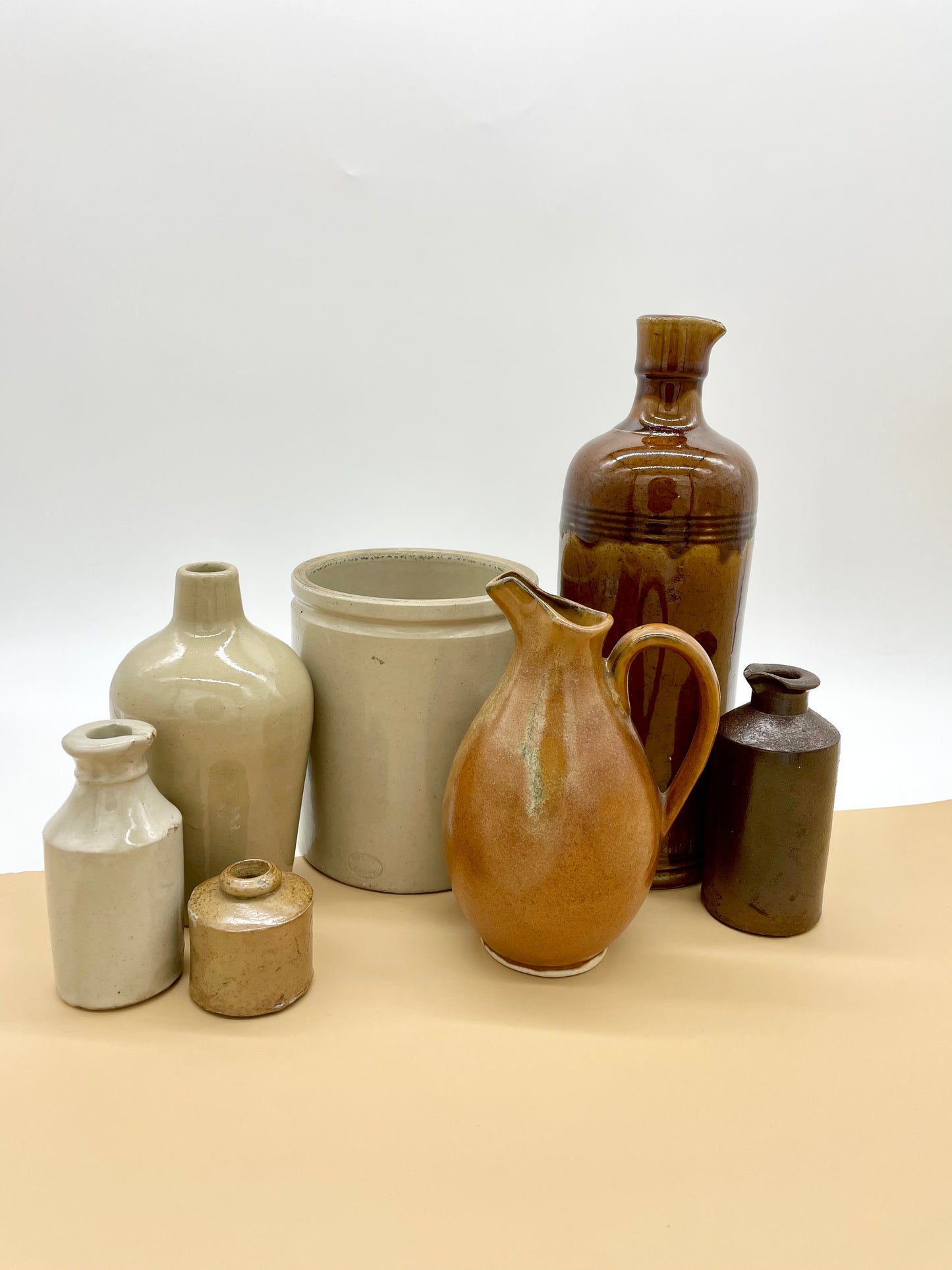 Large stone coloured stoneware pot