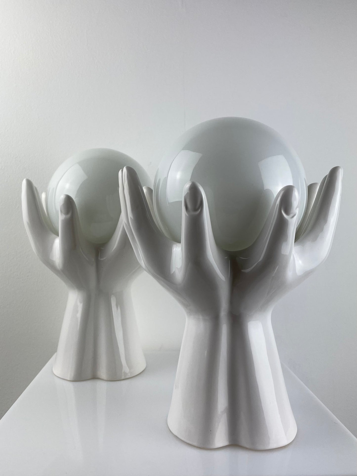 Phoenix pottery hands lamp