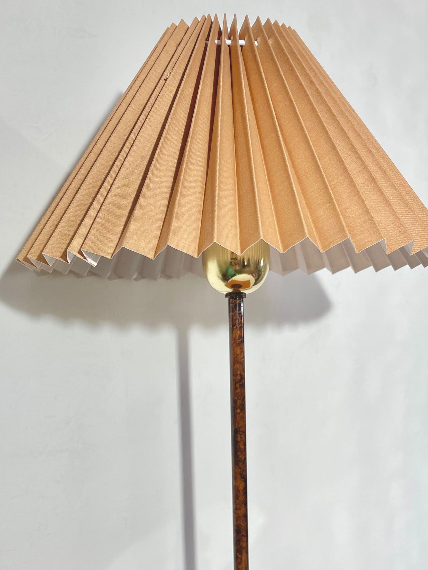 Tortoise effect scandi style lamp