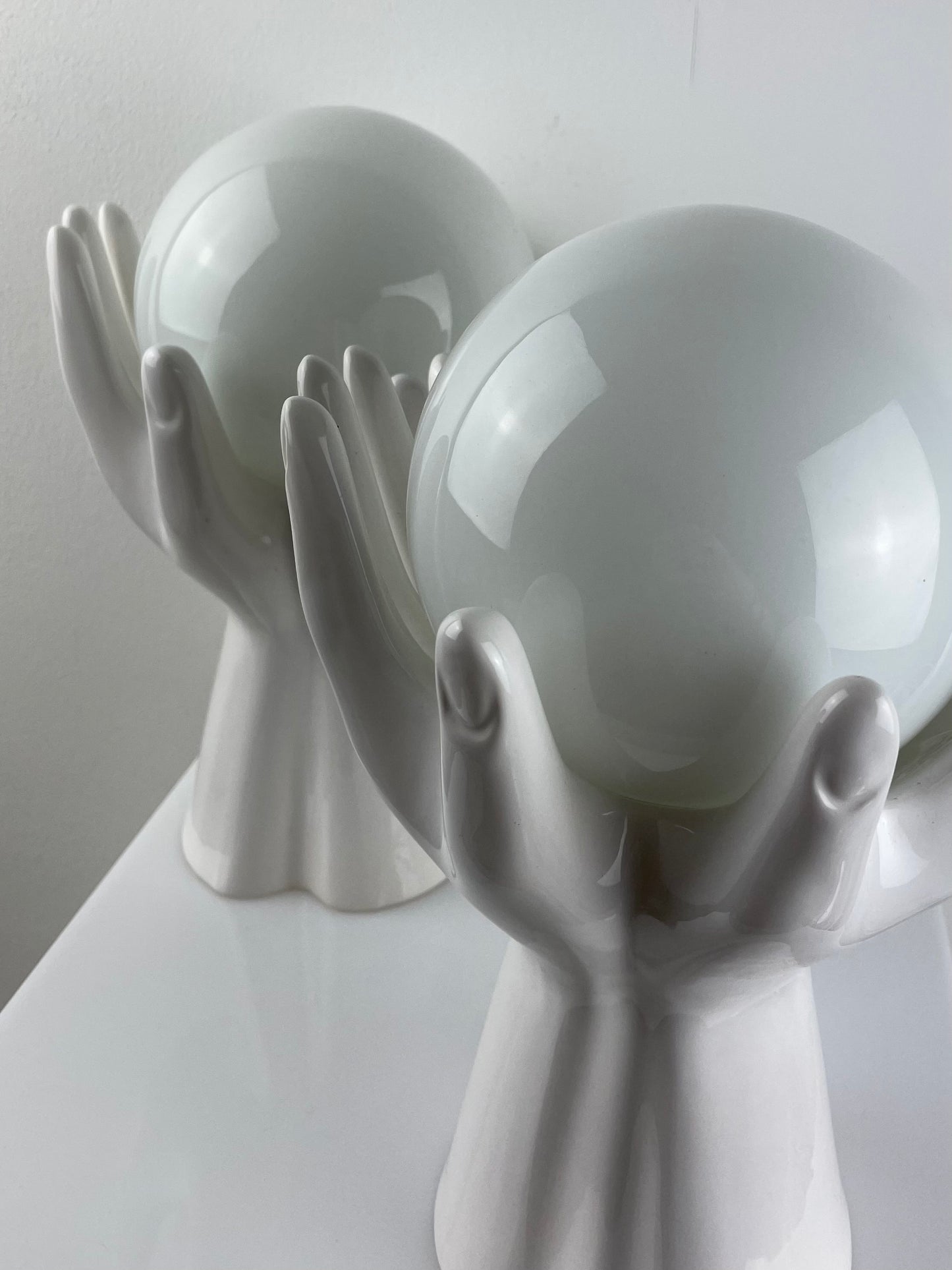 Phoenix pottery hands lamp