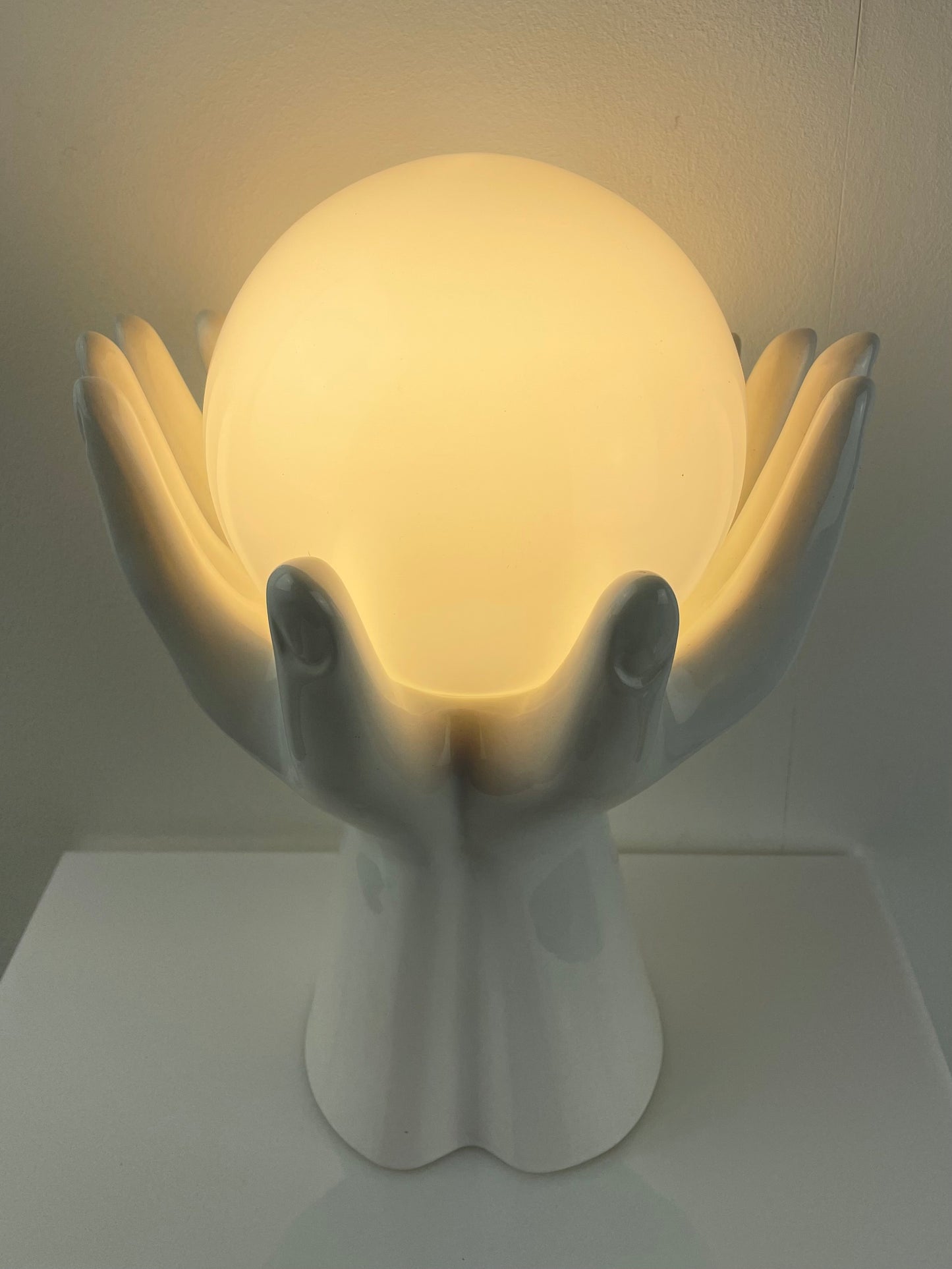 Phoenix pottery hands lamp