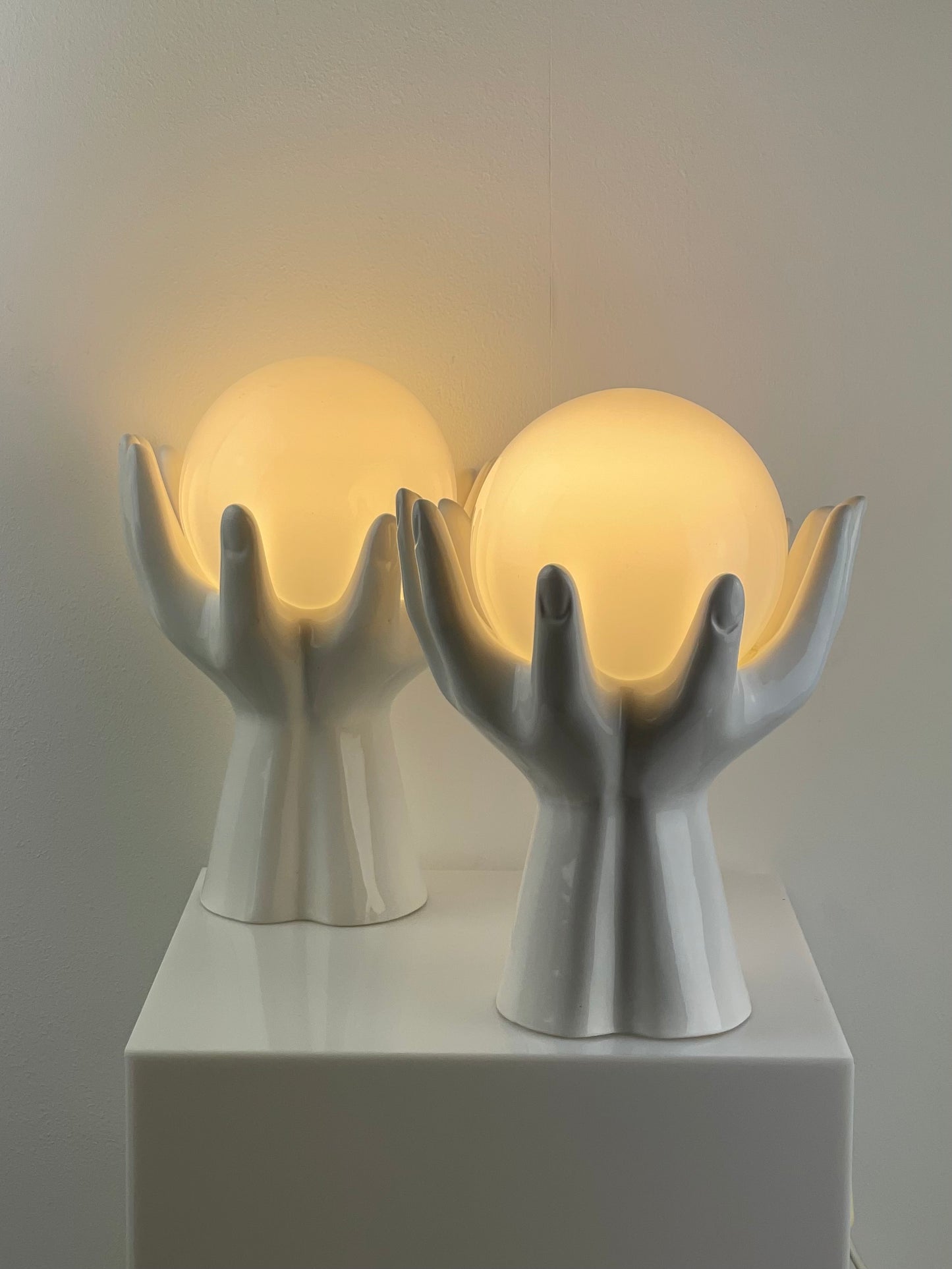 Phoenix pottery hands lamp