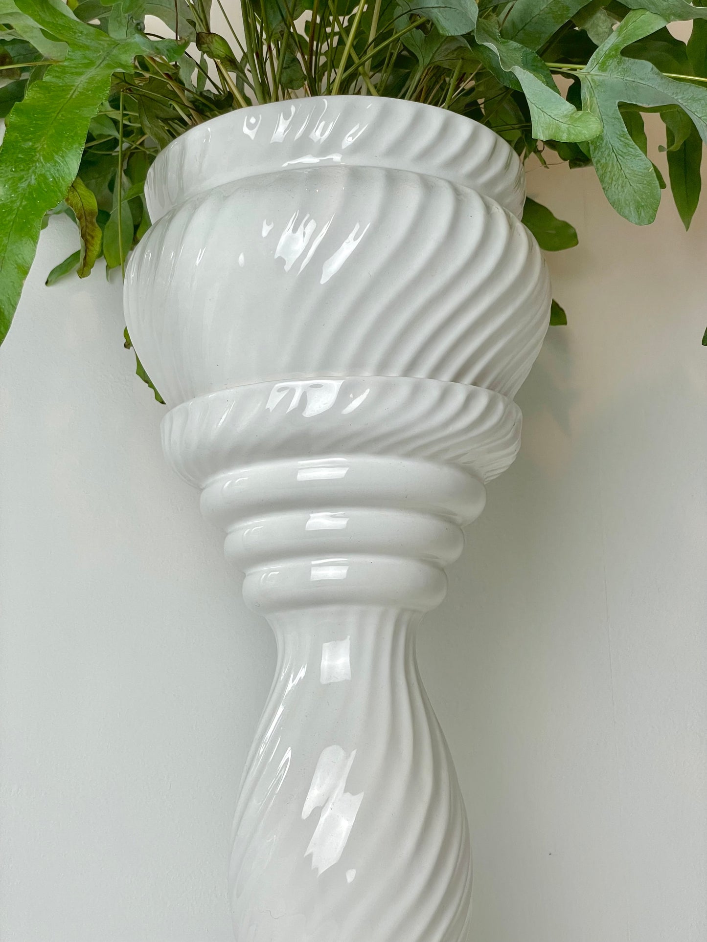 White swirl jardiniere with stand