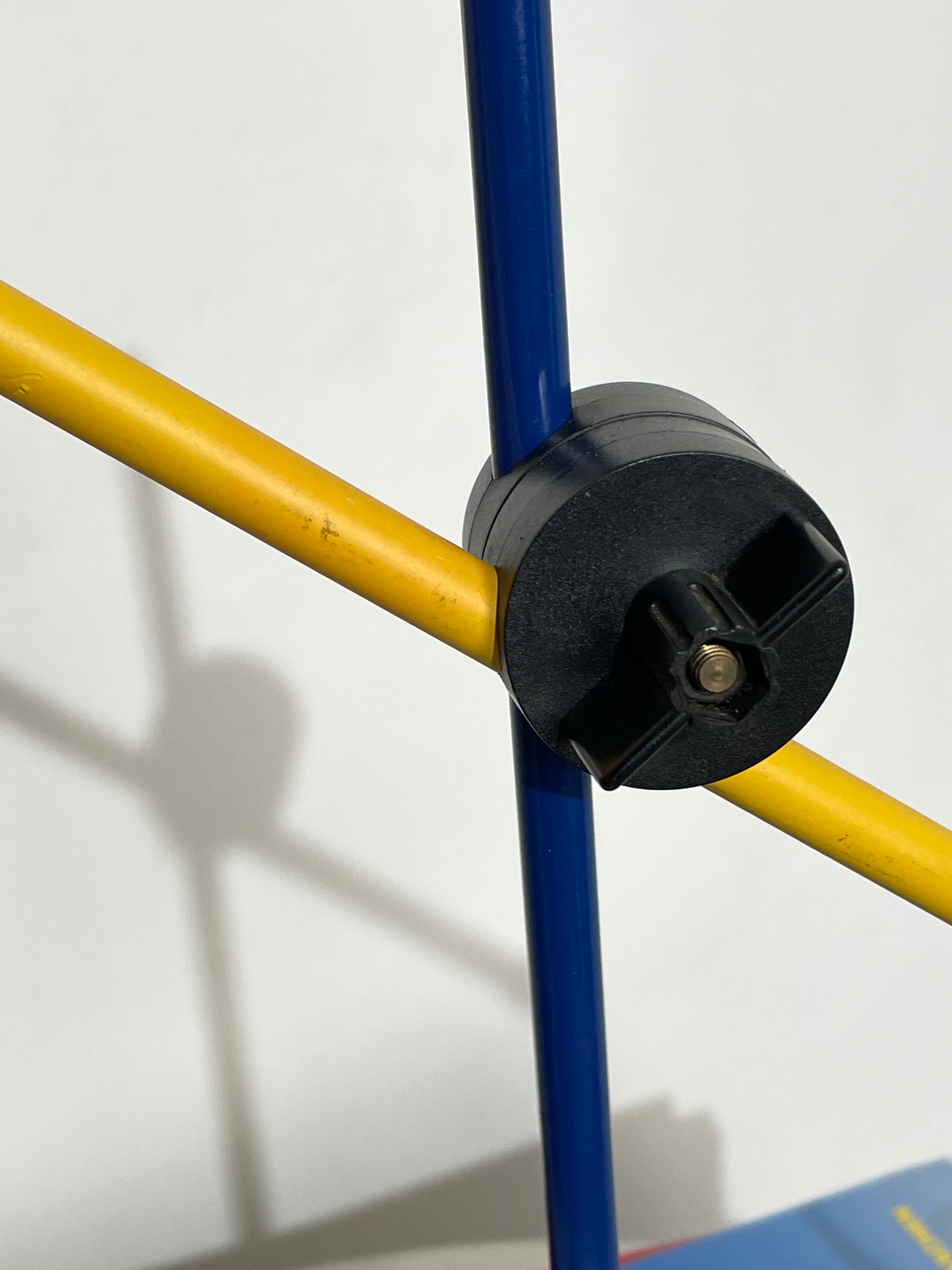 Post modern Memphis primary colour lamp