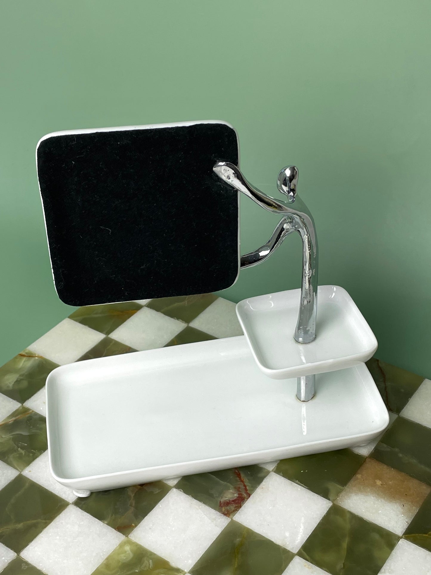 Retro style mini mirror with tray