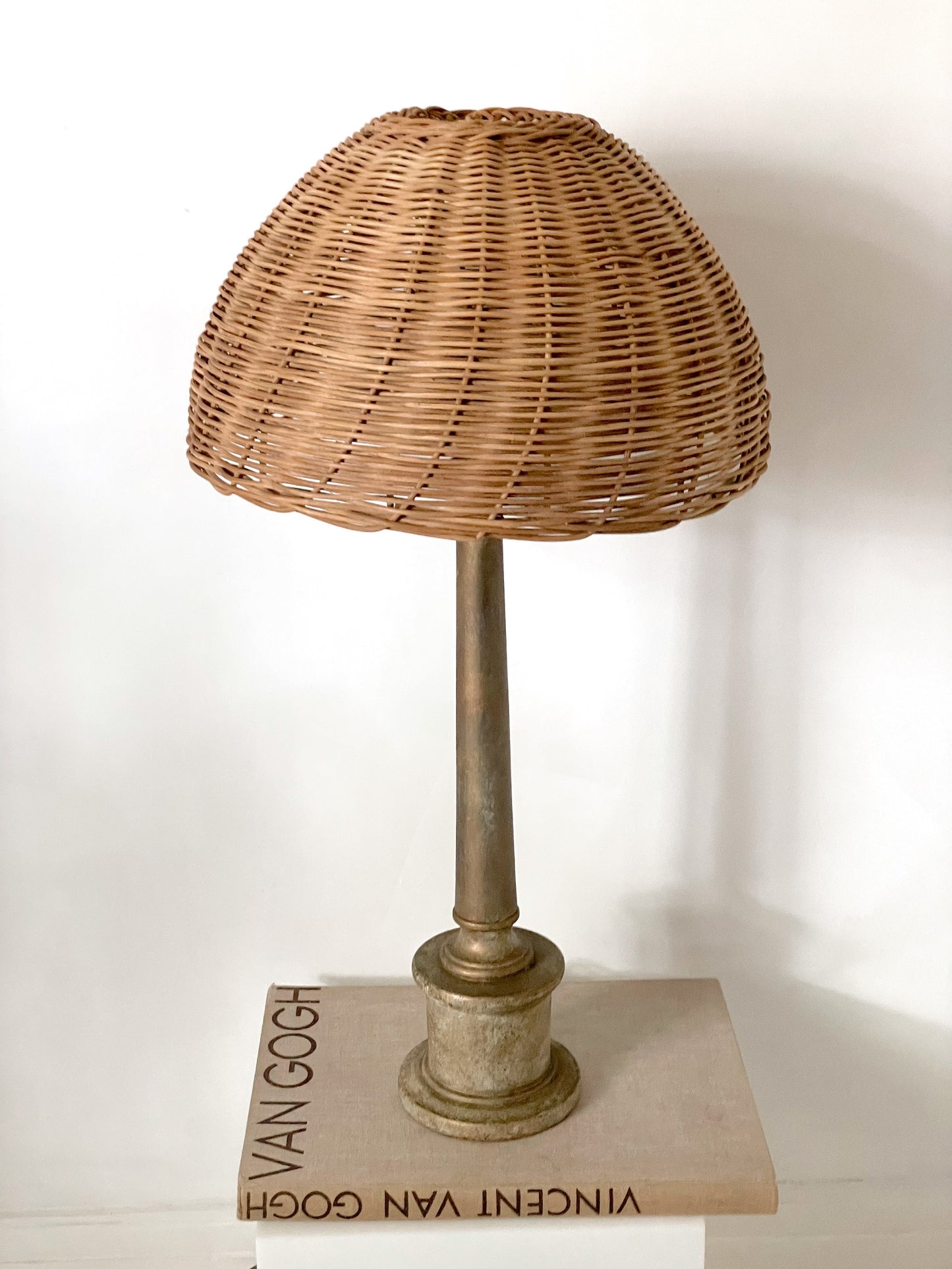 Large wicker lamp