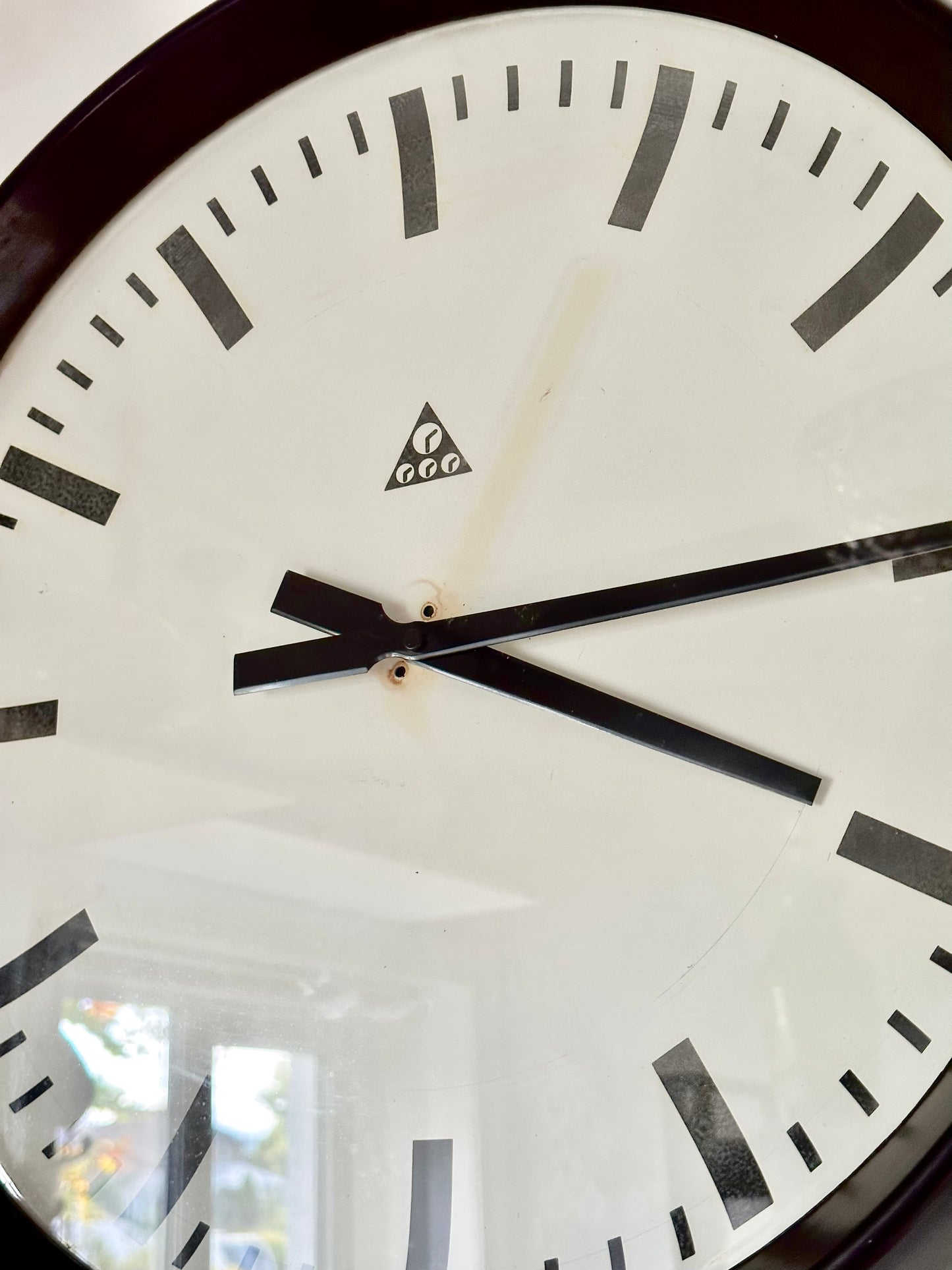 Pragotron wall clock