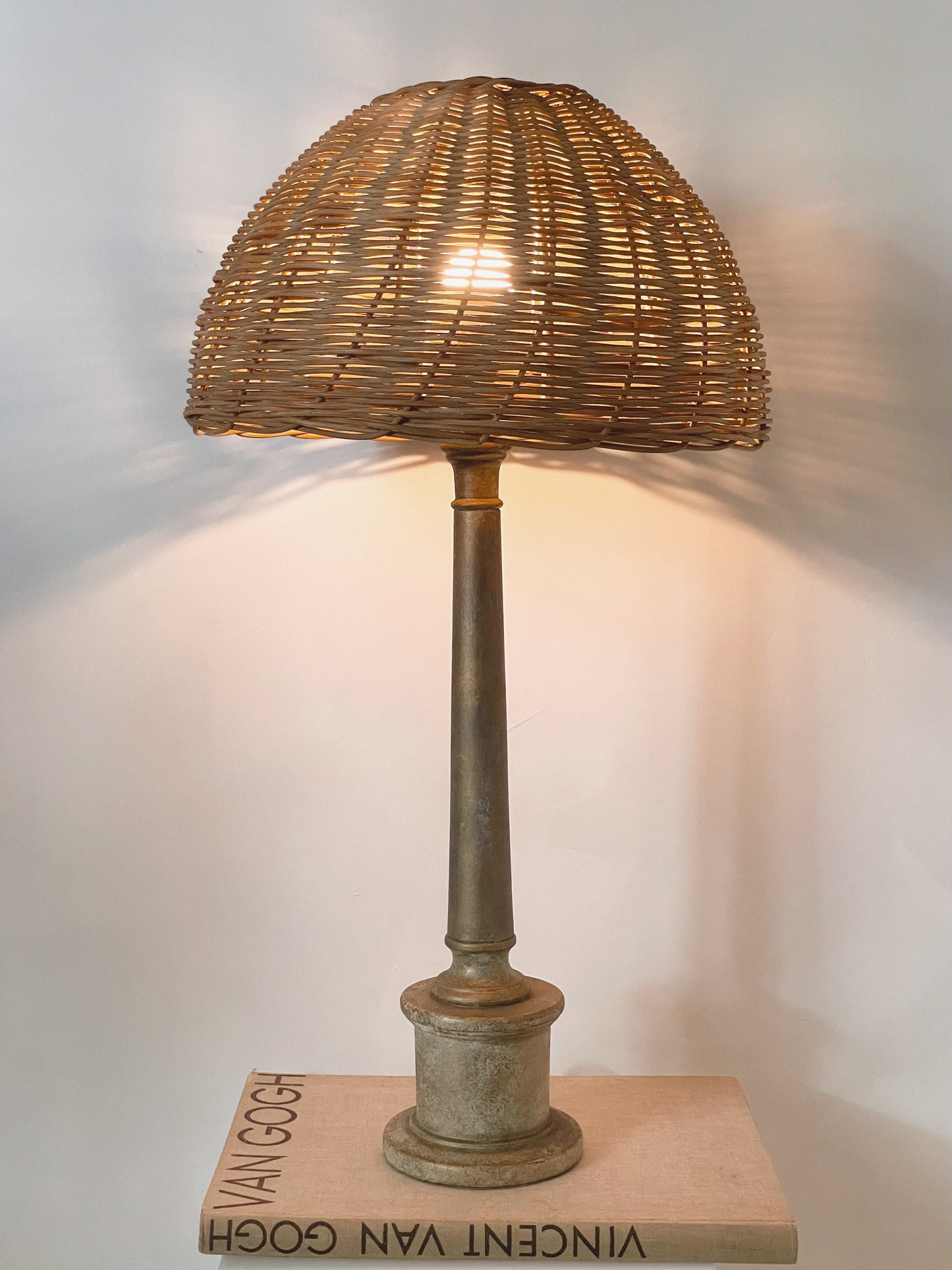 Large wicker lamp