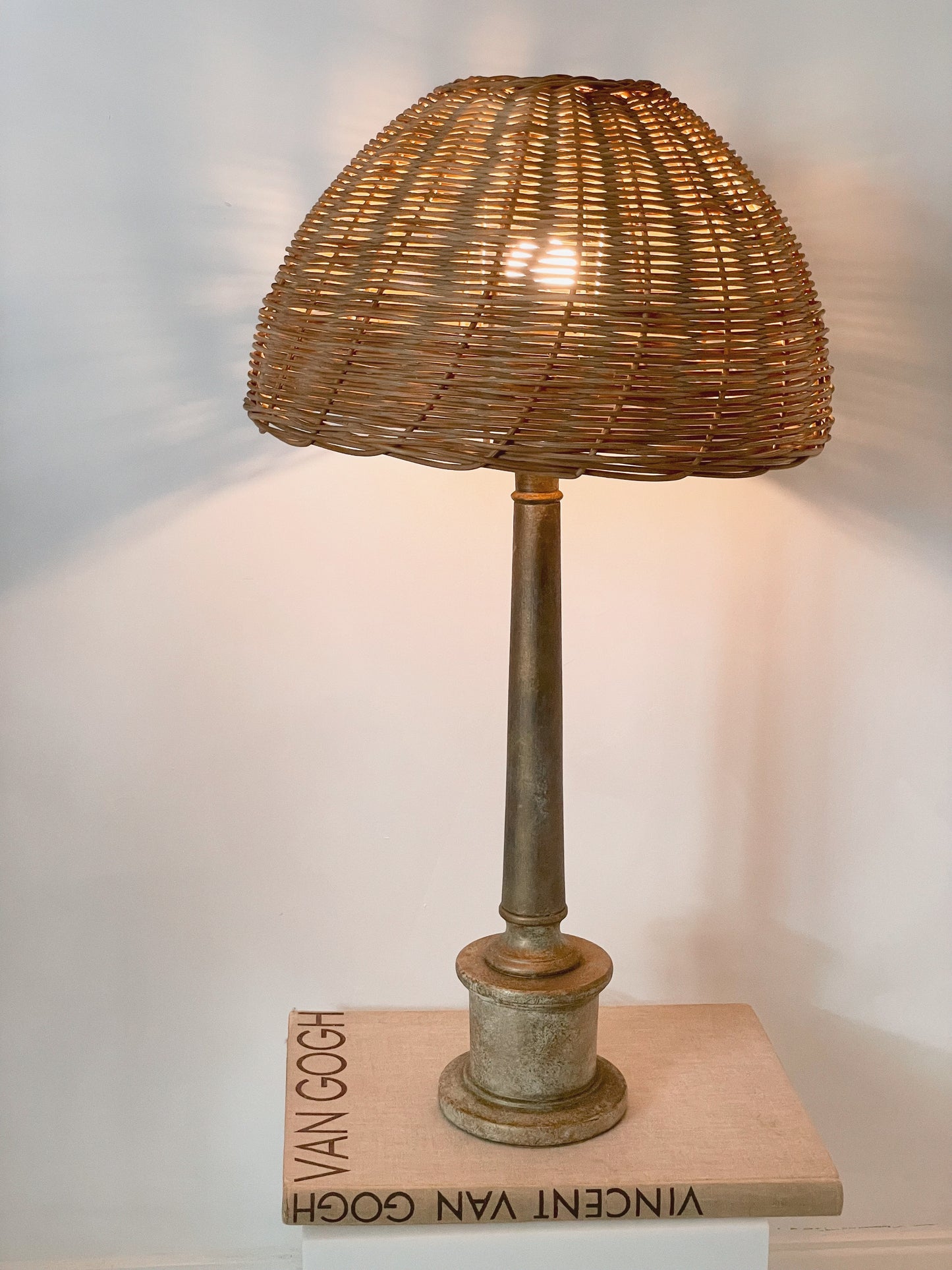 Large wicker lamp