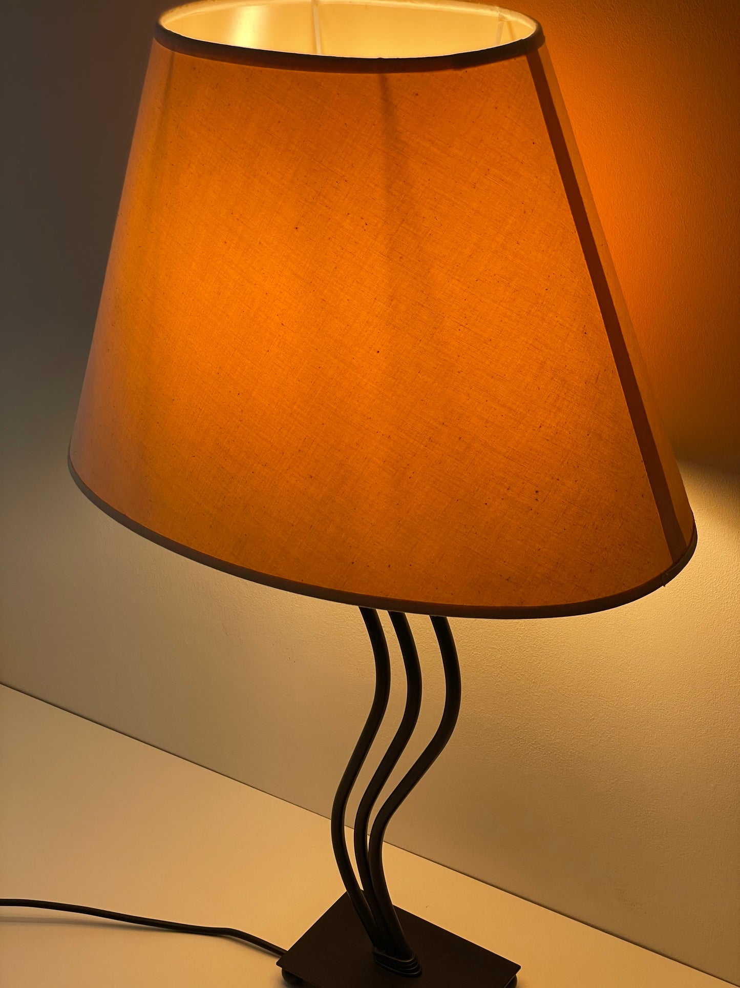 Large wavy Memphis style lamp