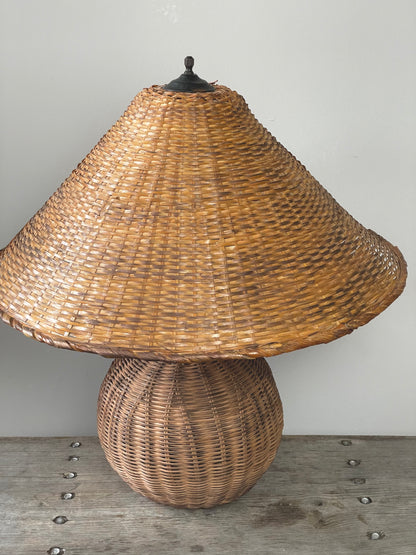 Rattan table lamp