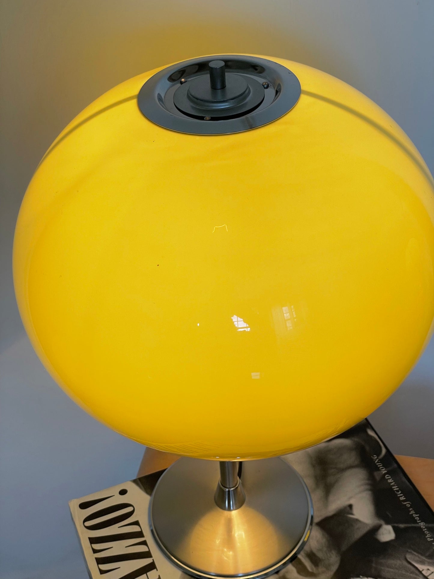 Yellow/ lime Guzzini style lamp