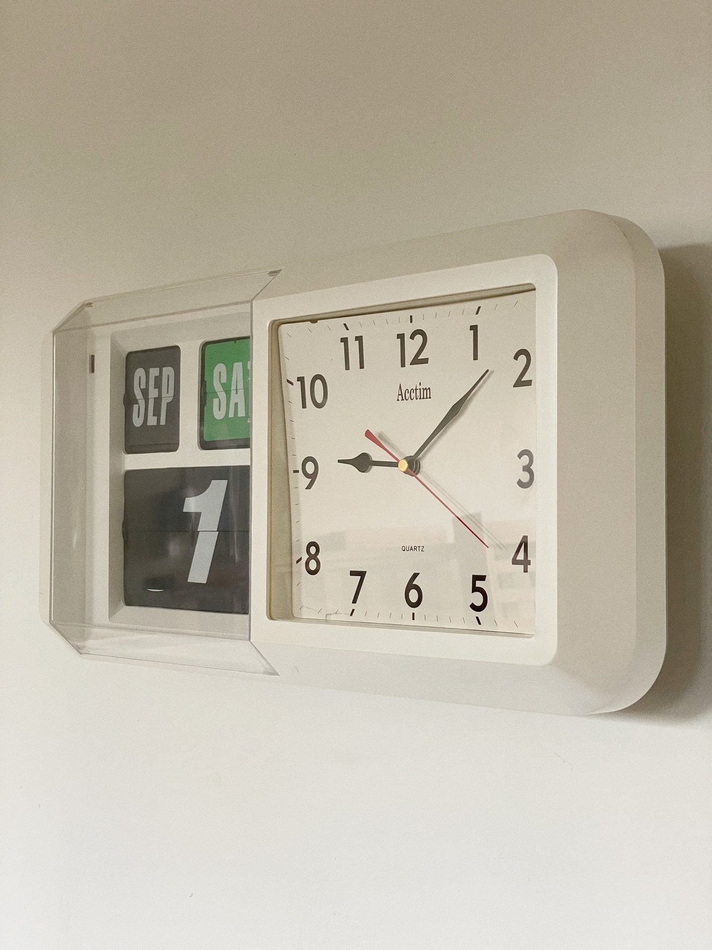 Large Acctim flip clock