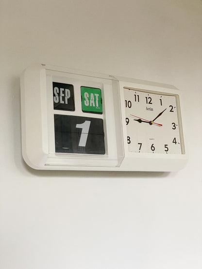 Large Acctim flip clock