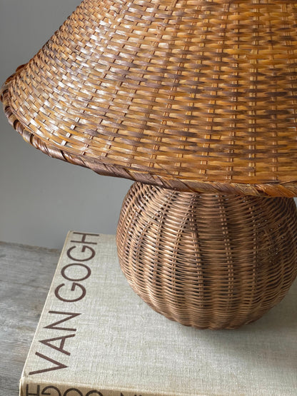 Rattan table lamp