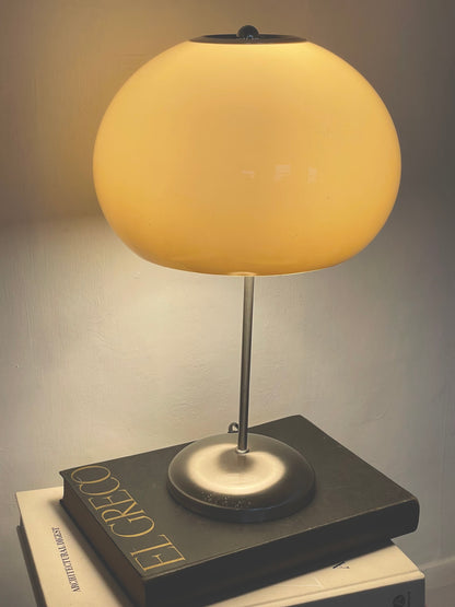 Beige touch base guzzini lamp