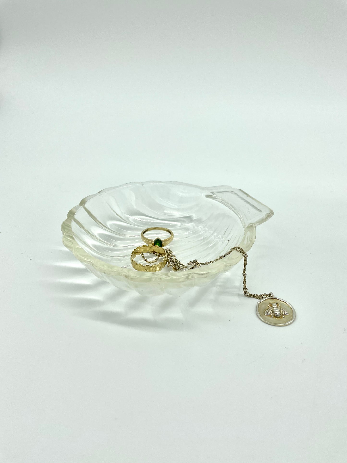 Clear pyrex shell dish