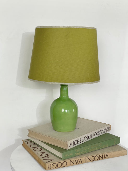 Green ceramic lamp with silk shade