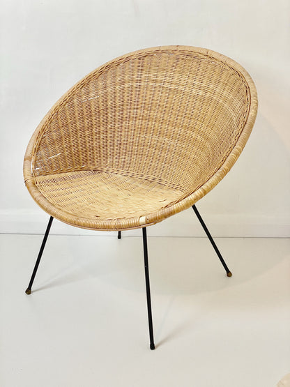 Circular wicker and iron chair