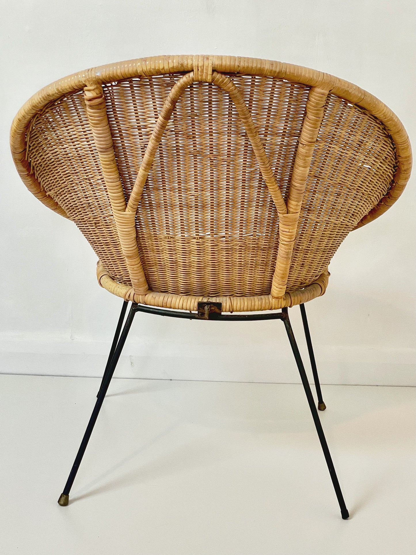 Circular wicker and iron chair