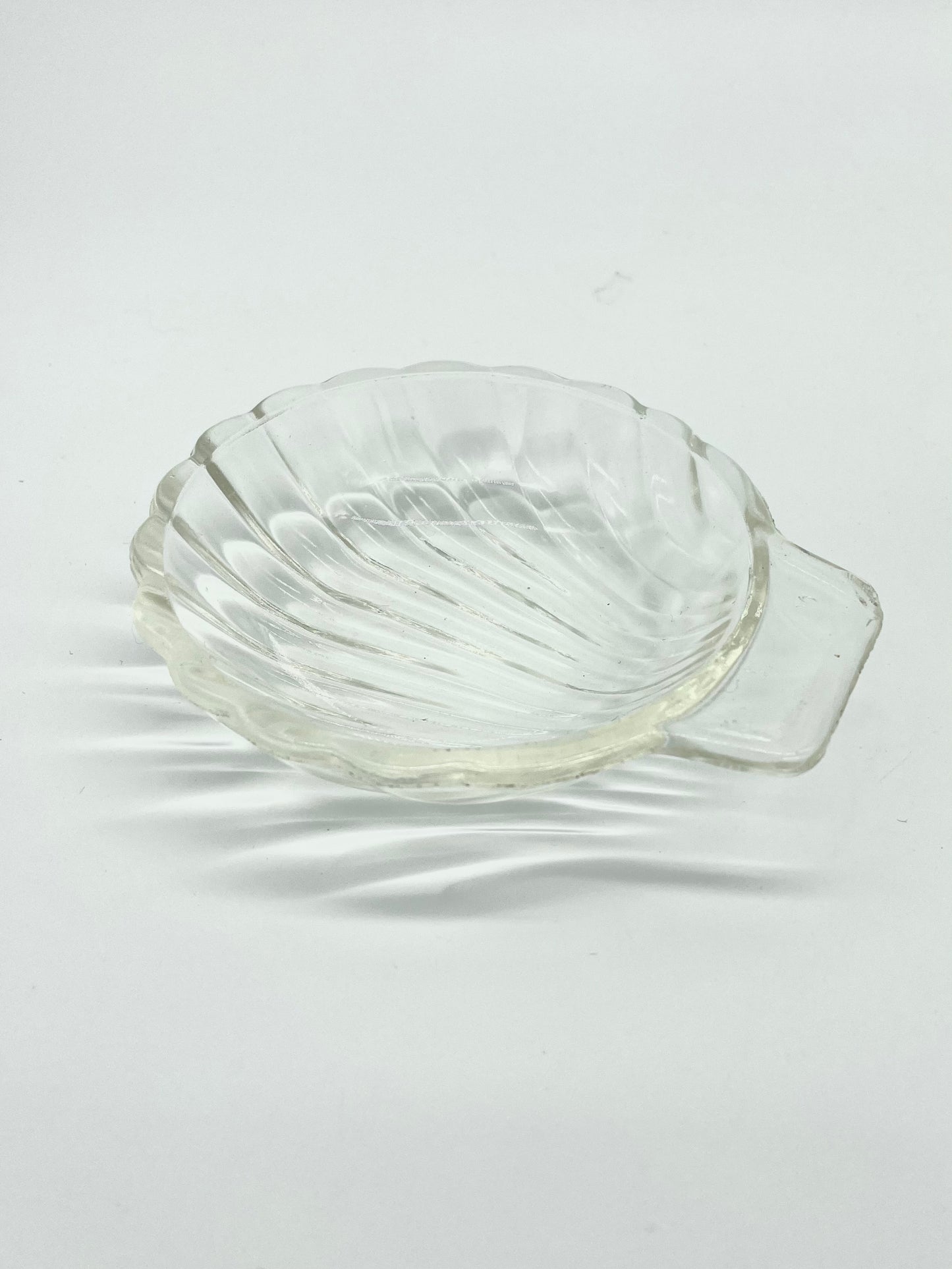 Clear pyrex shell dish