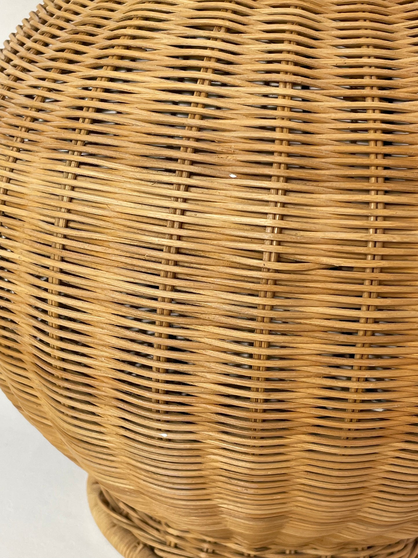 XL wicker lamp