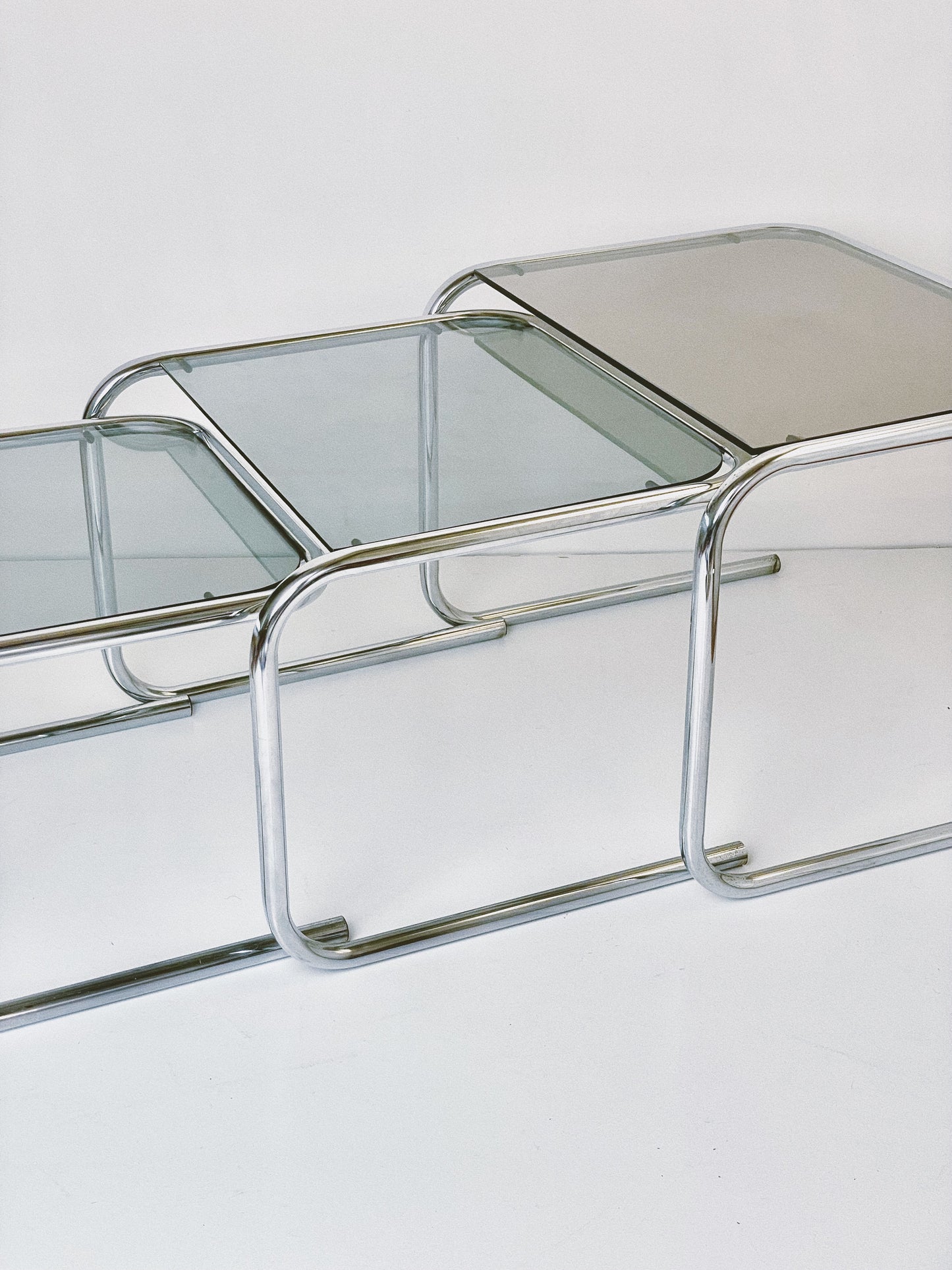 Chrome tubular nesting tables