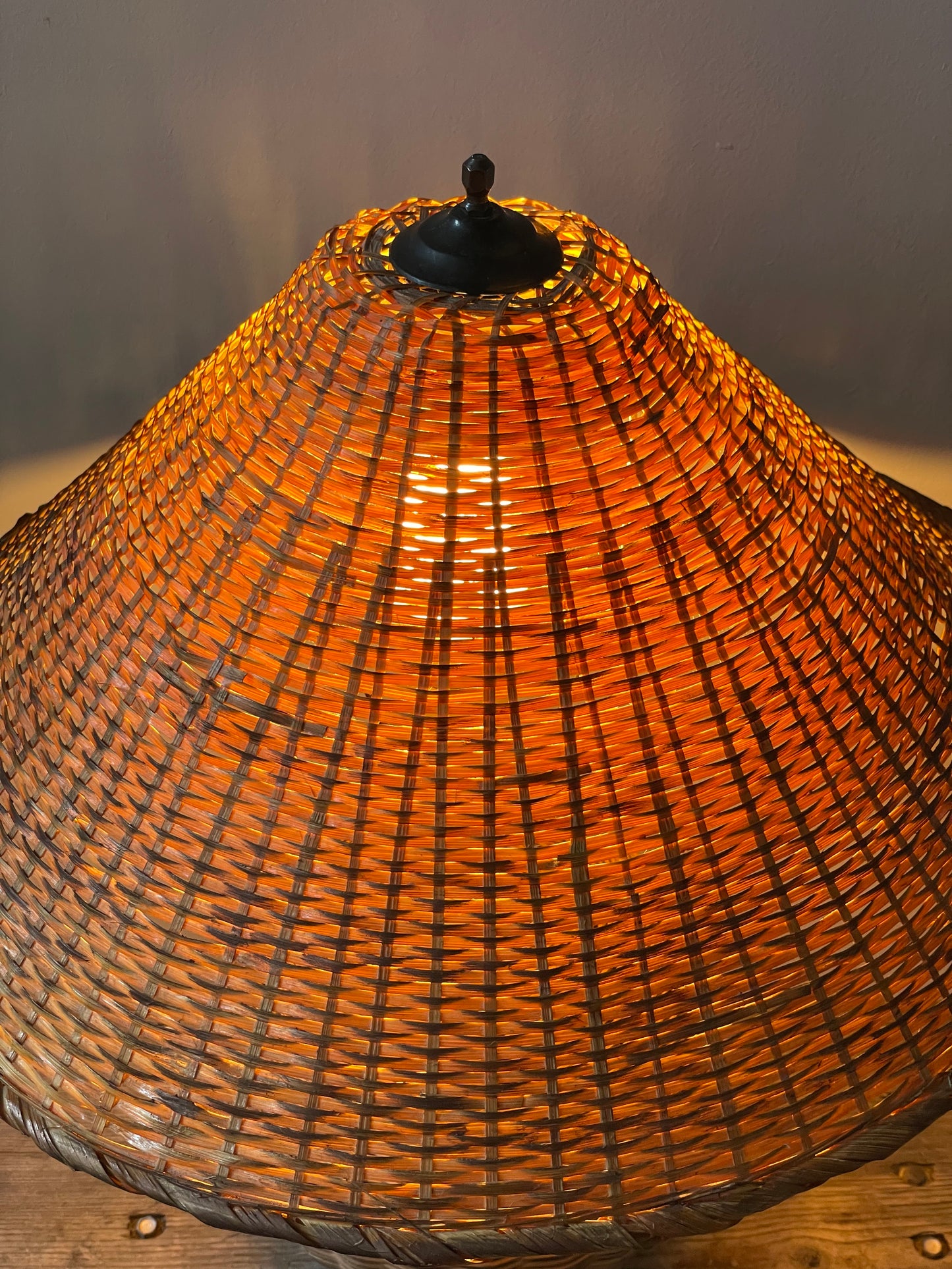 Rattan table lamp