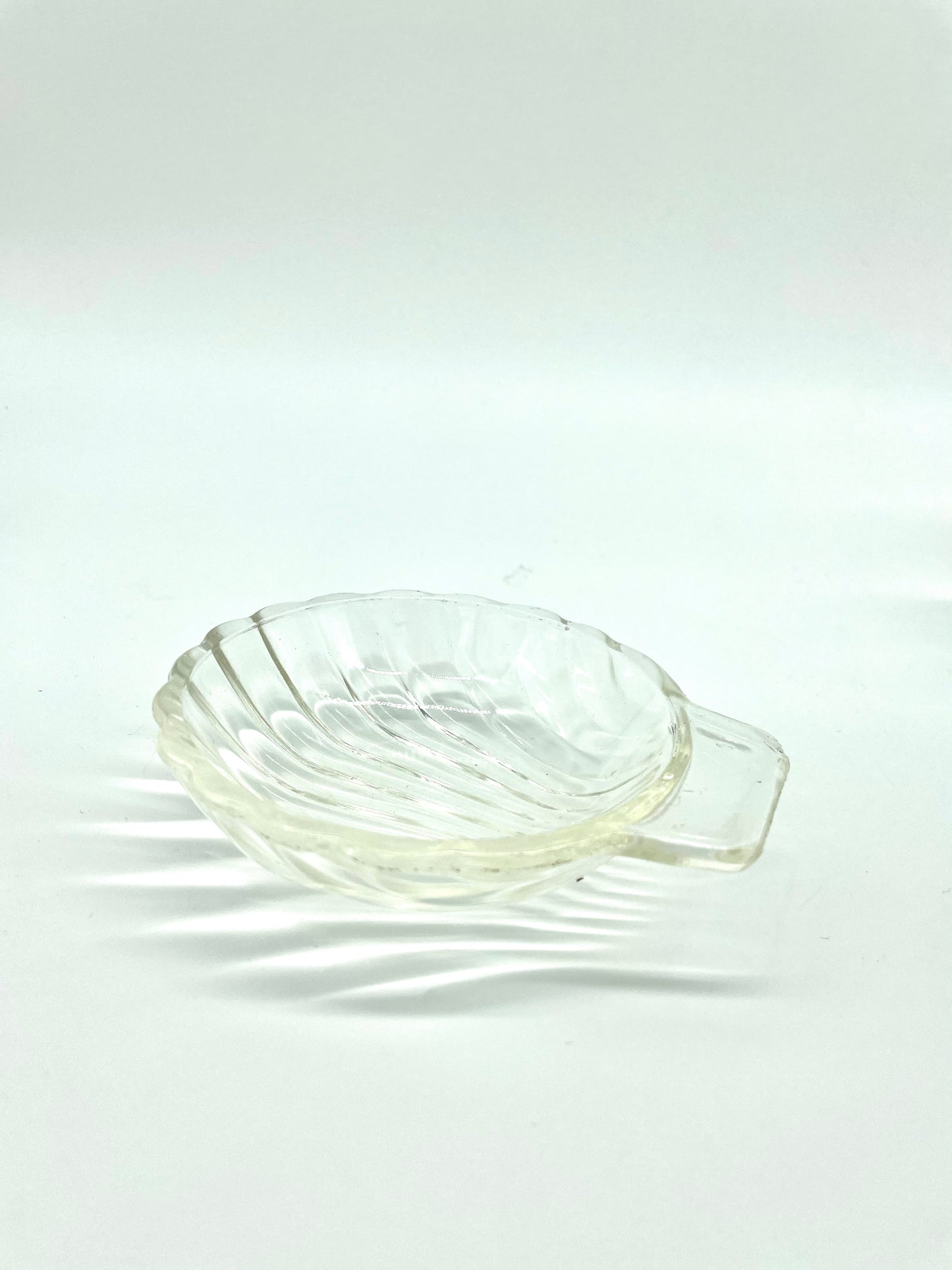 Clear pyrex shell dish