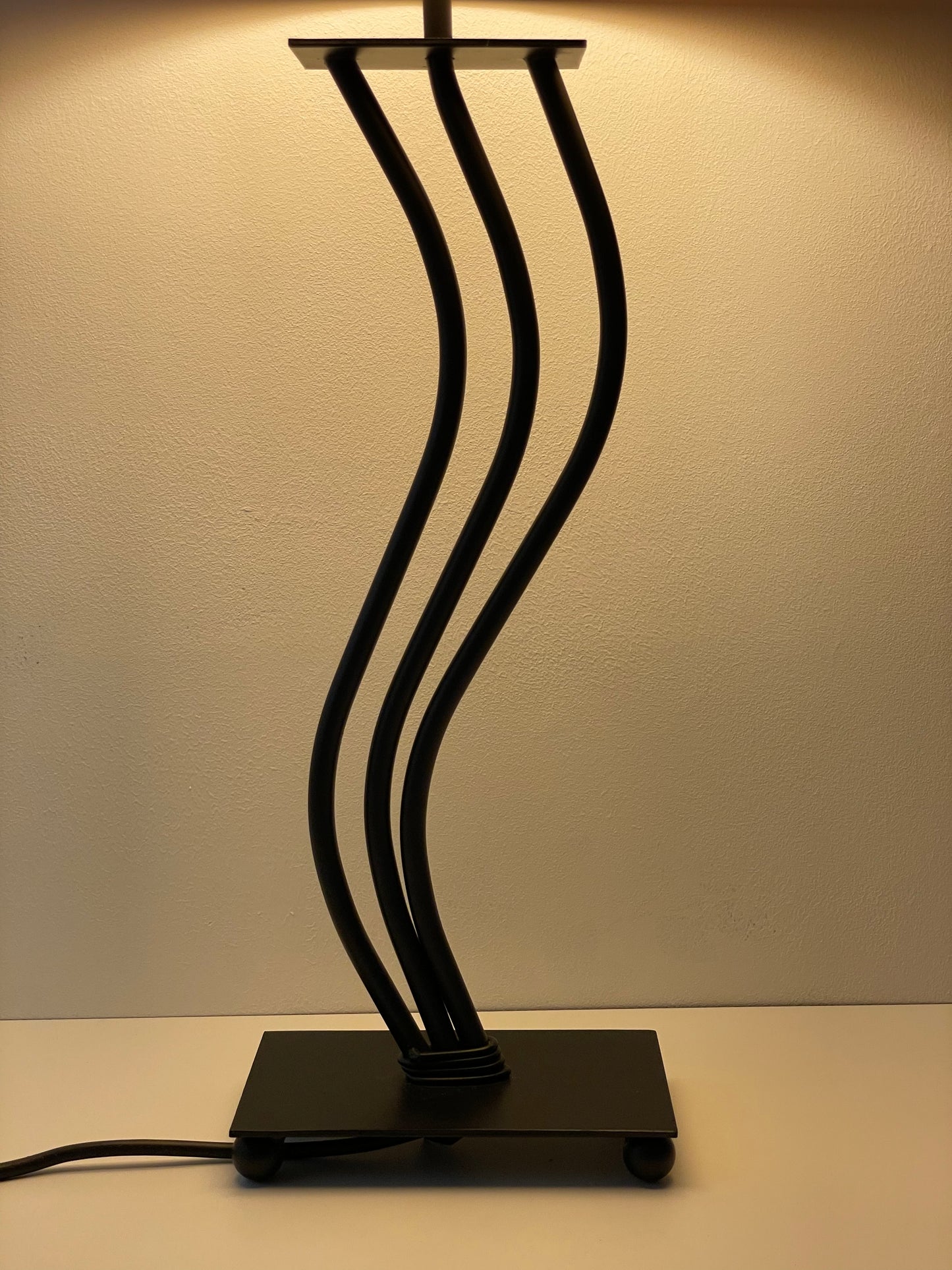 Large wavy Memphis style lamp