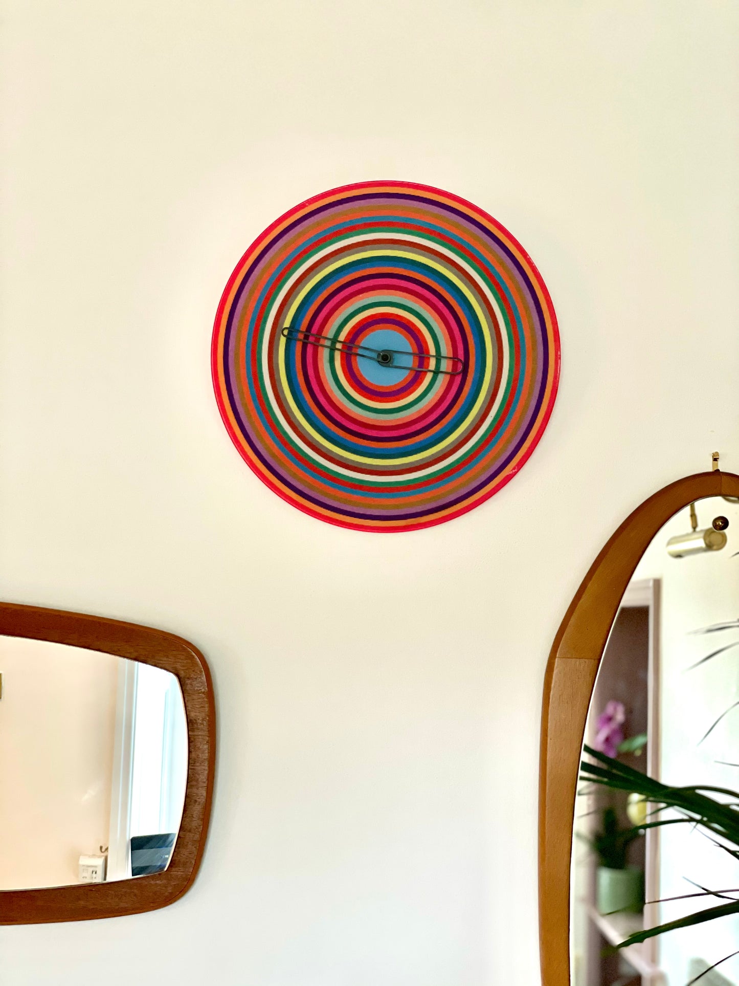 Multicoloured rings clock