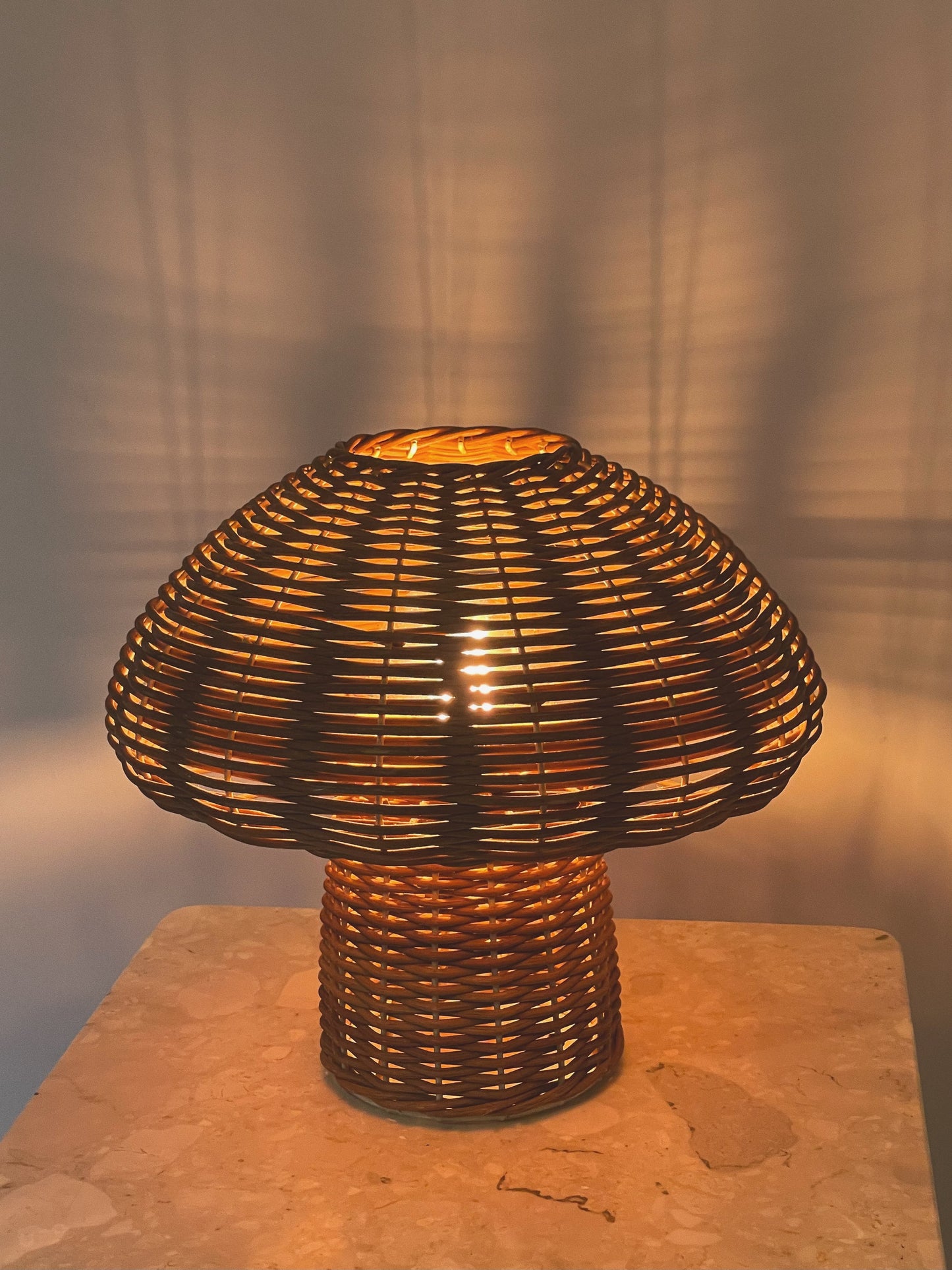 Wicker mushroom lamp