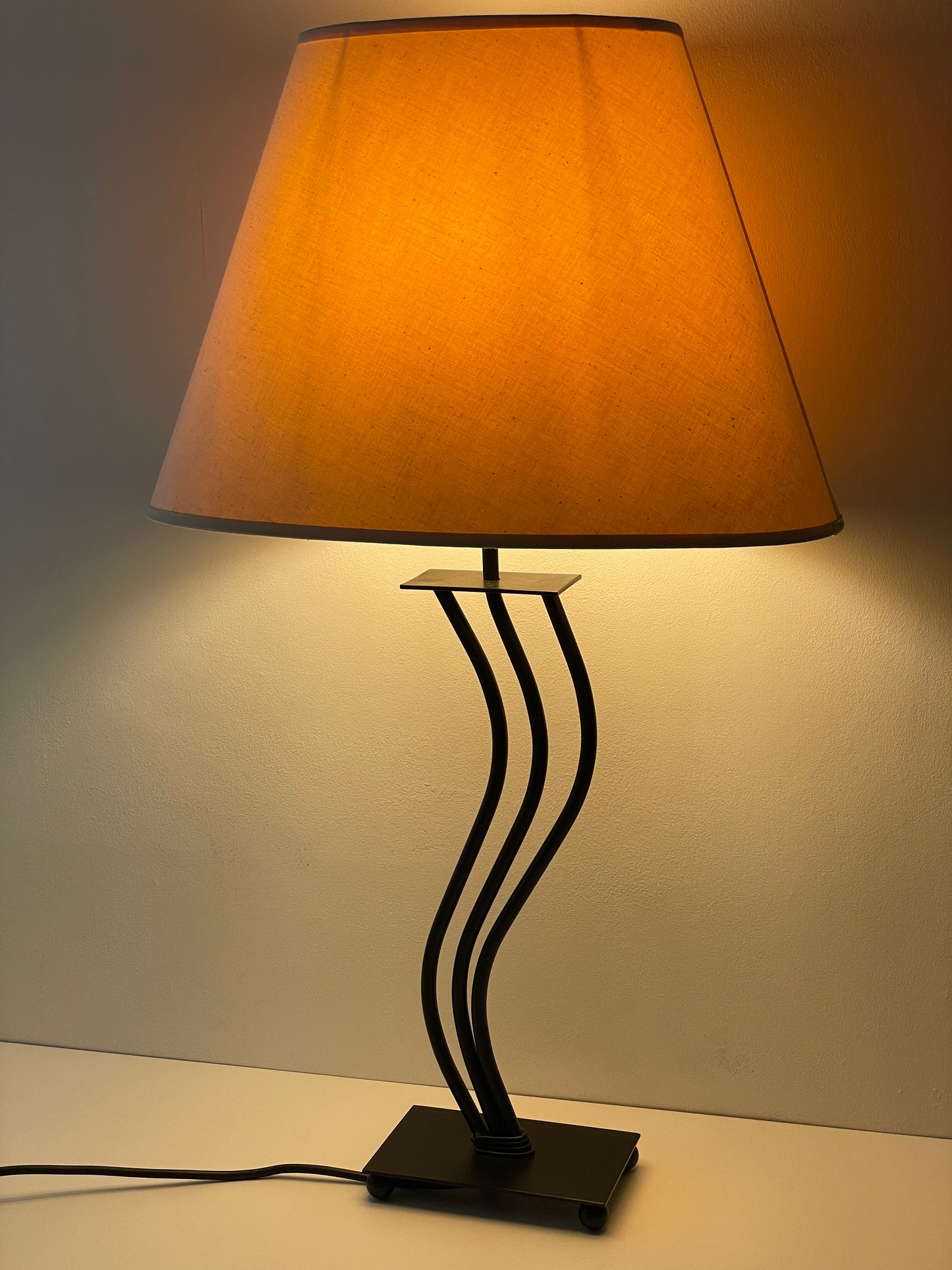 Large wavy Memphis style lamp