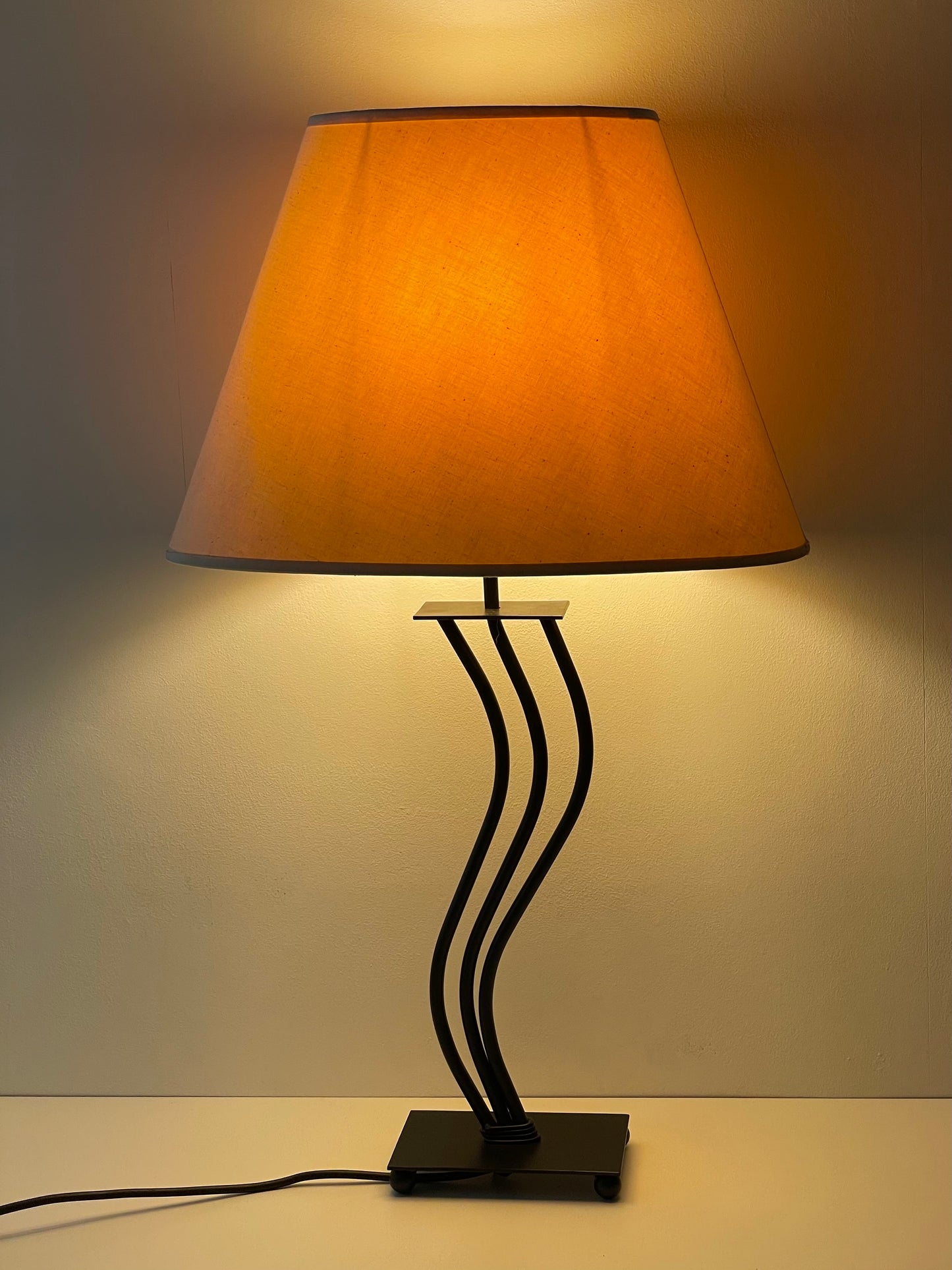 Large wavy Memphis style lamp