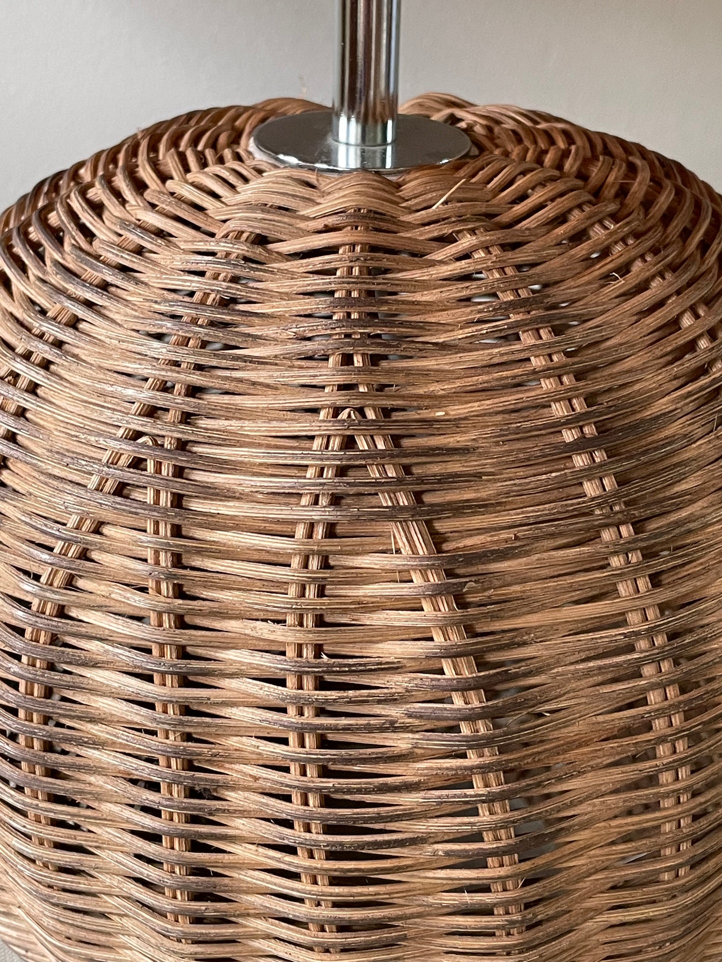 Rattan table lamp