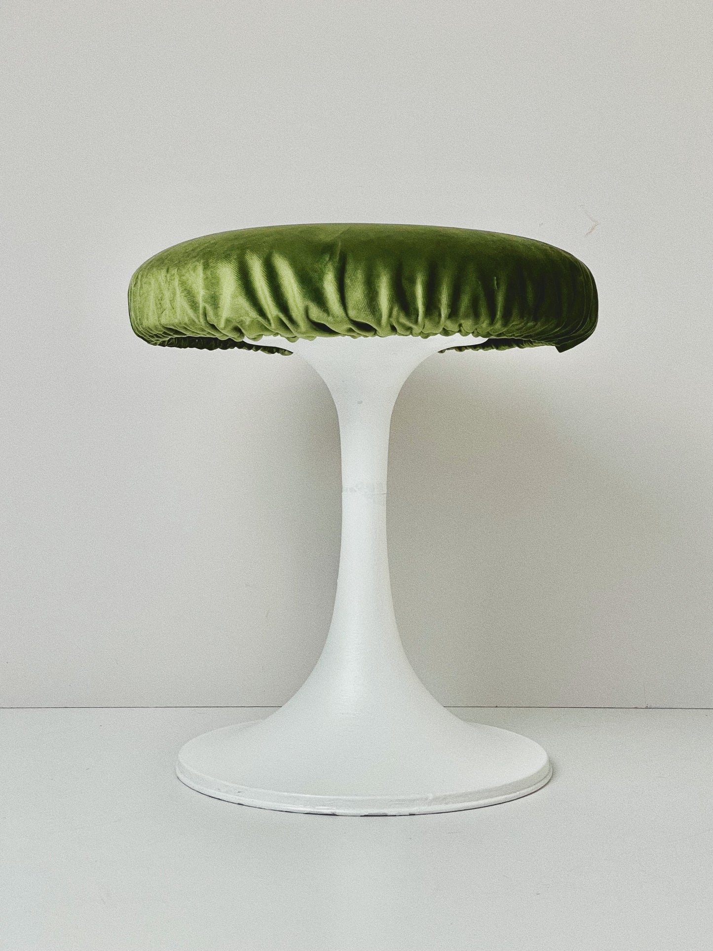 Space age tulip base stool