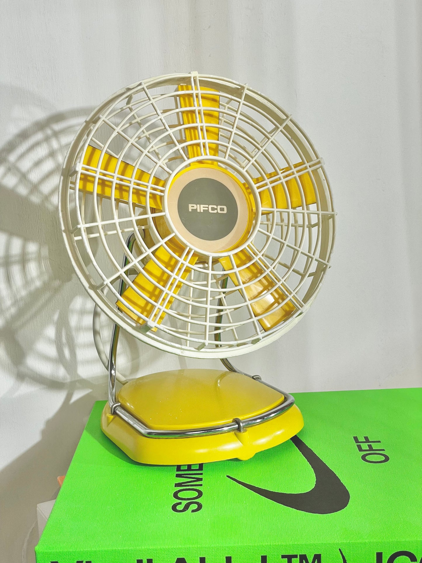 Yellow Pifco desk fan