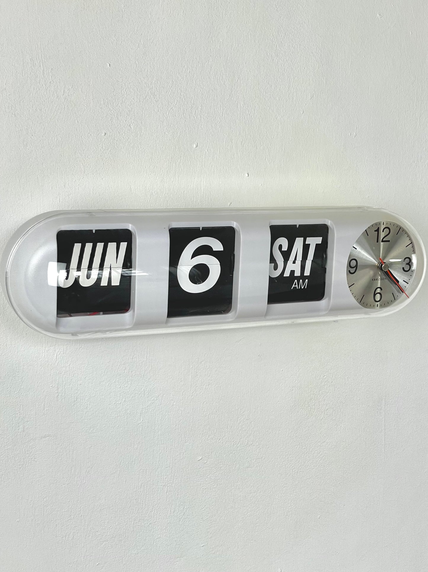 Karlsson pill shaped flip clock