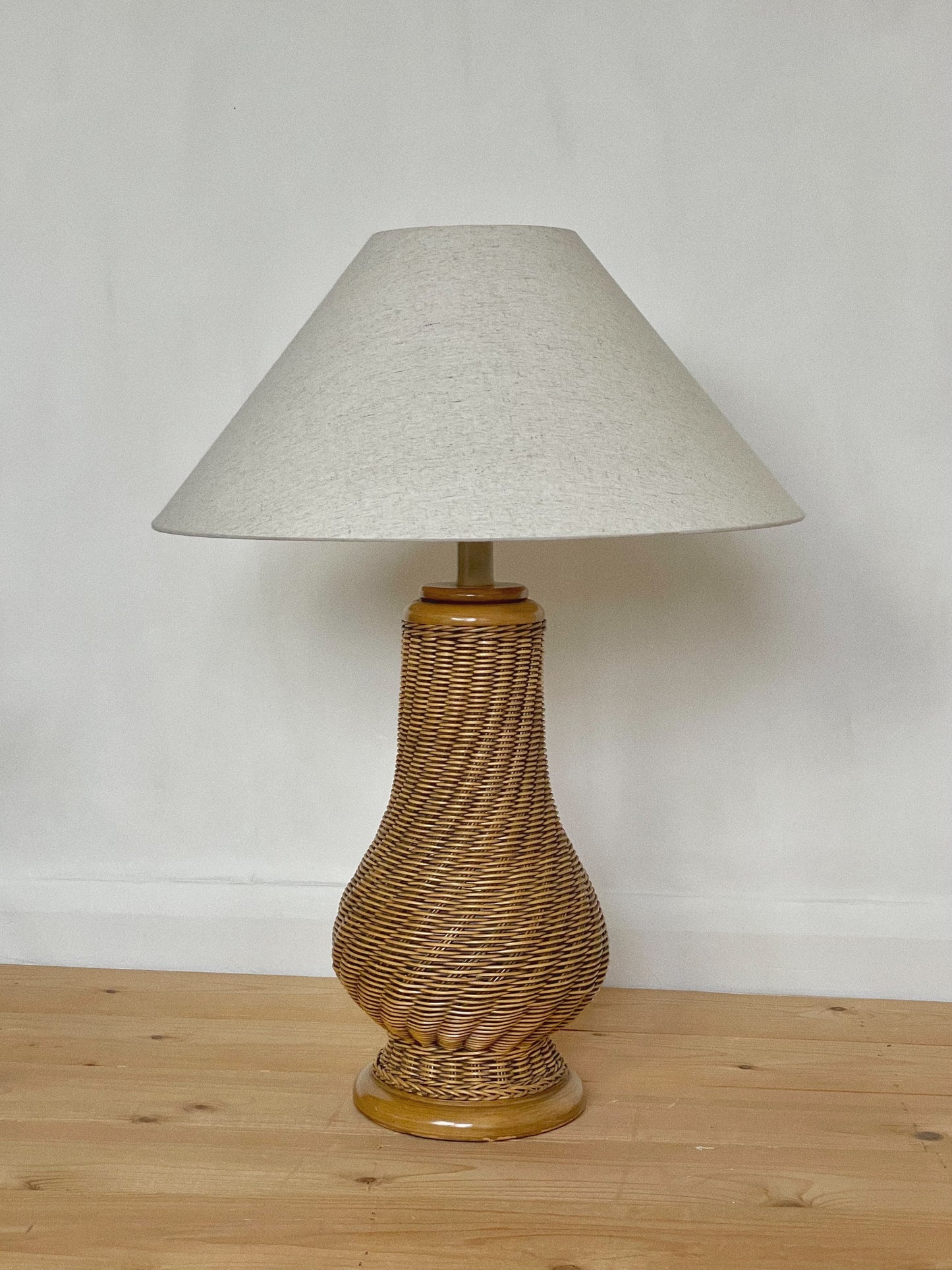 Large wicker lamp