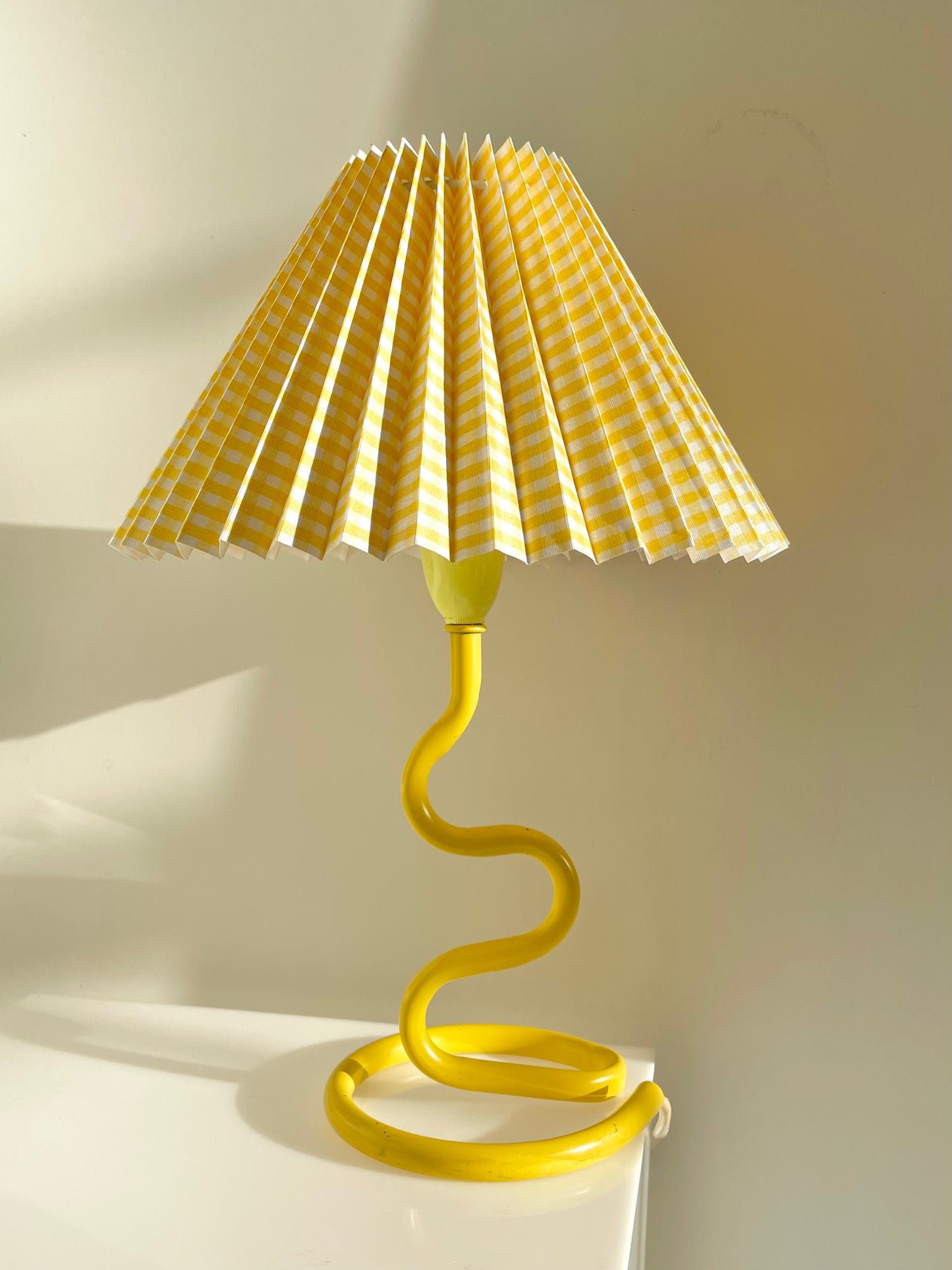 Yellow checkered wiggle lamp