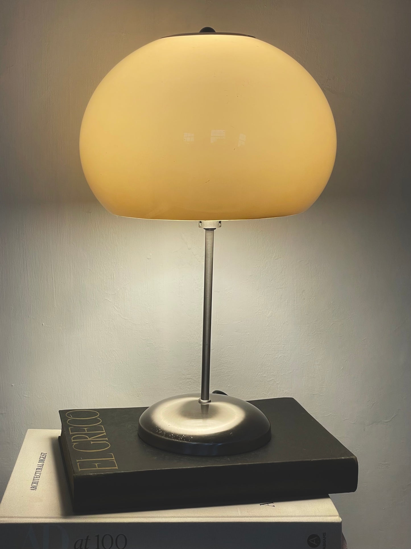 Beige touch base guzzini lamp