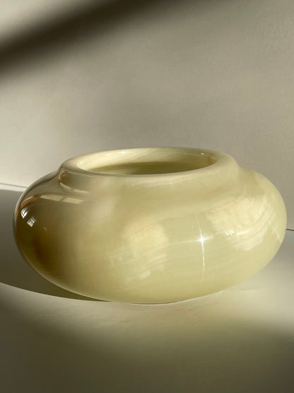 Smooth minimal onyx bowl