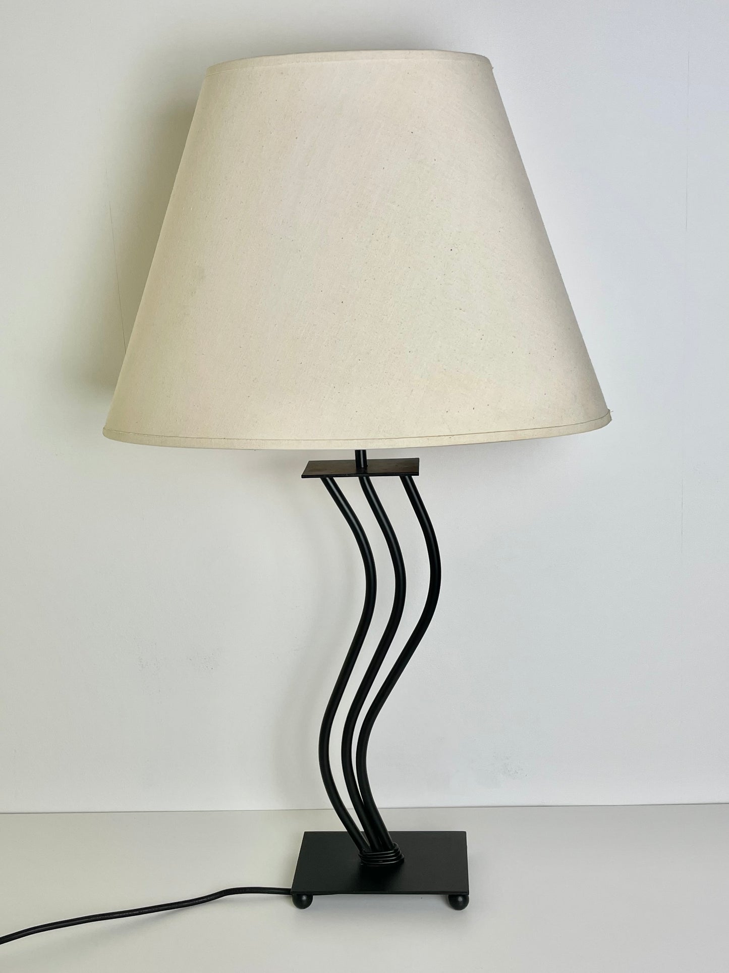 Large wavy Memphis style lamp